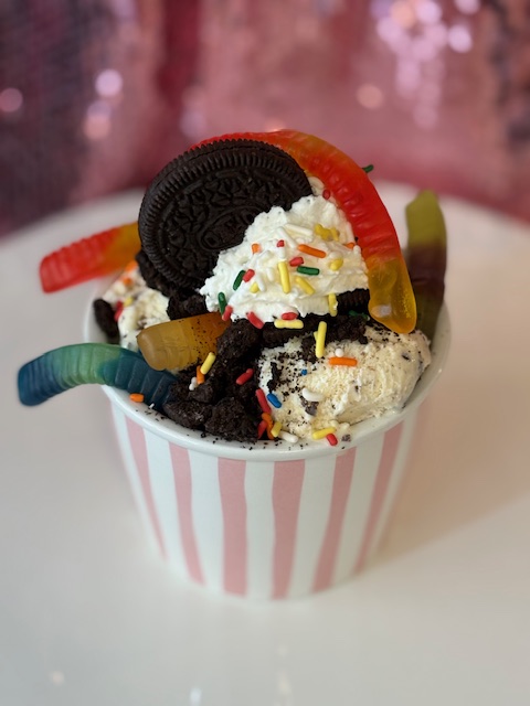 Gummy worms sundae